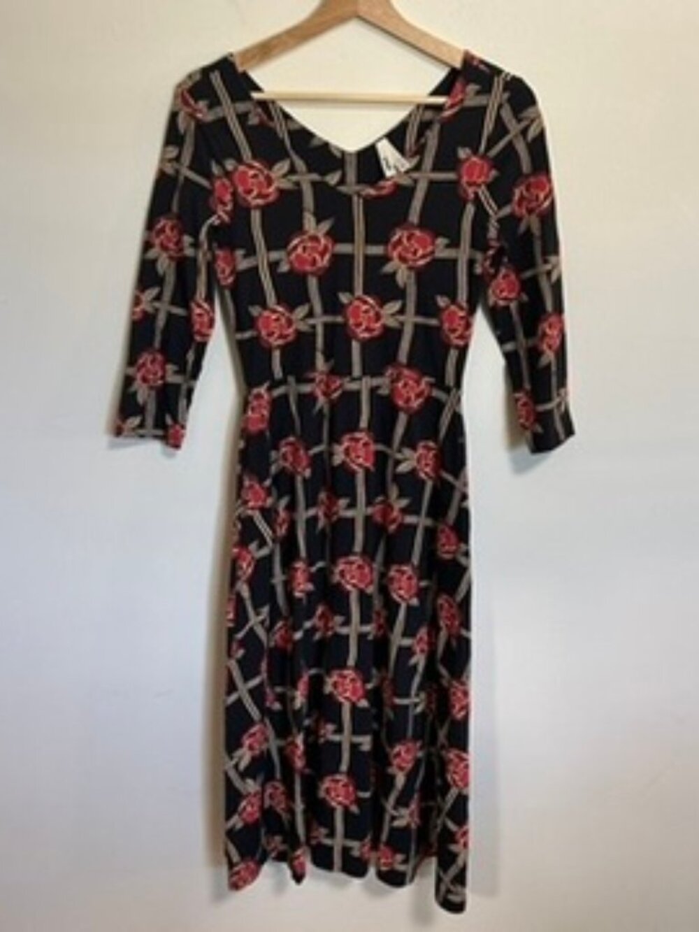 Pact Fit and Flare 3/4 Sleeve V Neck Black w/ Roses Sz Small EUC Organic Cotton